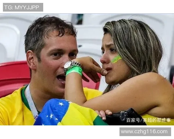 足球明星与女球迷亲密合照展现热爱与激情的瞬间 足球明星与女球迷亲密合照展现热爱与激情的瞬间