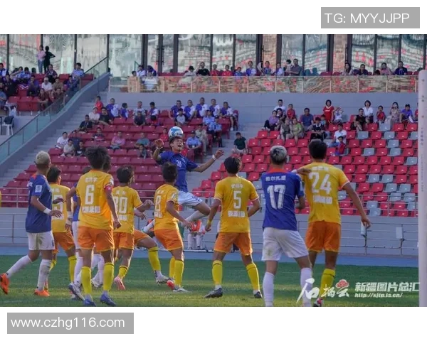 足球明星化身路人街头踢球惊现球技引围观热潮 足球明星化身路人街头踢球惊现球技引围观热潮