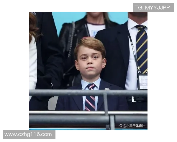 足球明星之子颜值爆表引发热议成为新一代帅气小王子