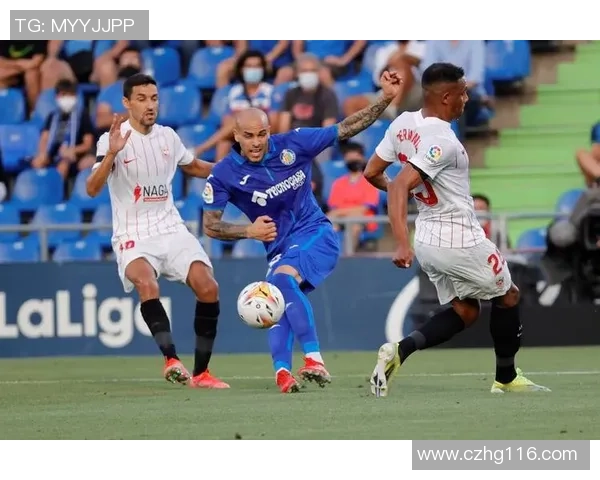 足球明星的日常饮食揭秘:如何通过饮食提升竞技状态与身体素质 足球明星的日常饮食揭秘:如何通过饮食提升竞技状态与身体素质