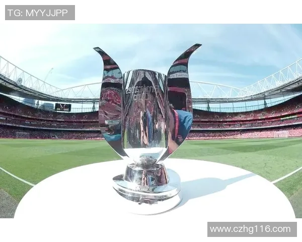 足球明星荣耀时刻捧奖杯的精彩瞬间回顾与分享 足球明星荣耀时刻捧奖杯的精彩瞬间回顾与分享