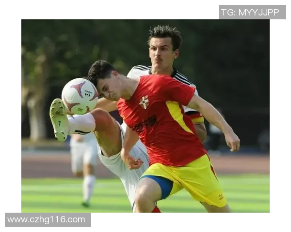 足球明星穿着立裆裤子的时尚风采与场上表现的完美结合解析 足球明星穿着立裆裤子的时尚风采与场上表现的完美结合解析